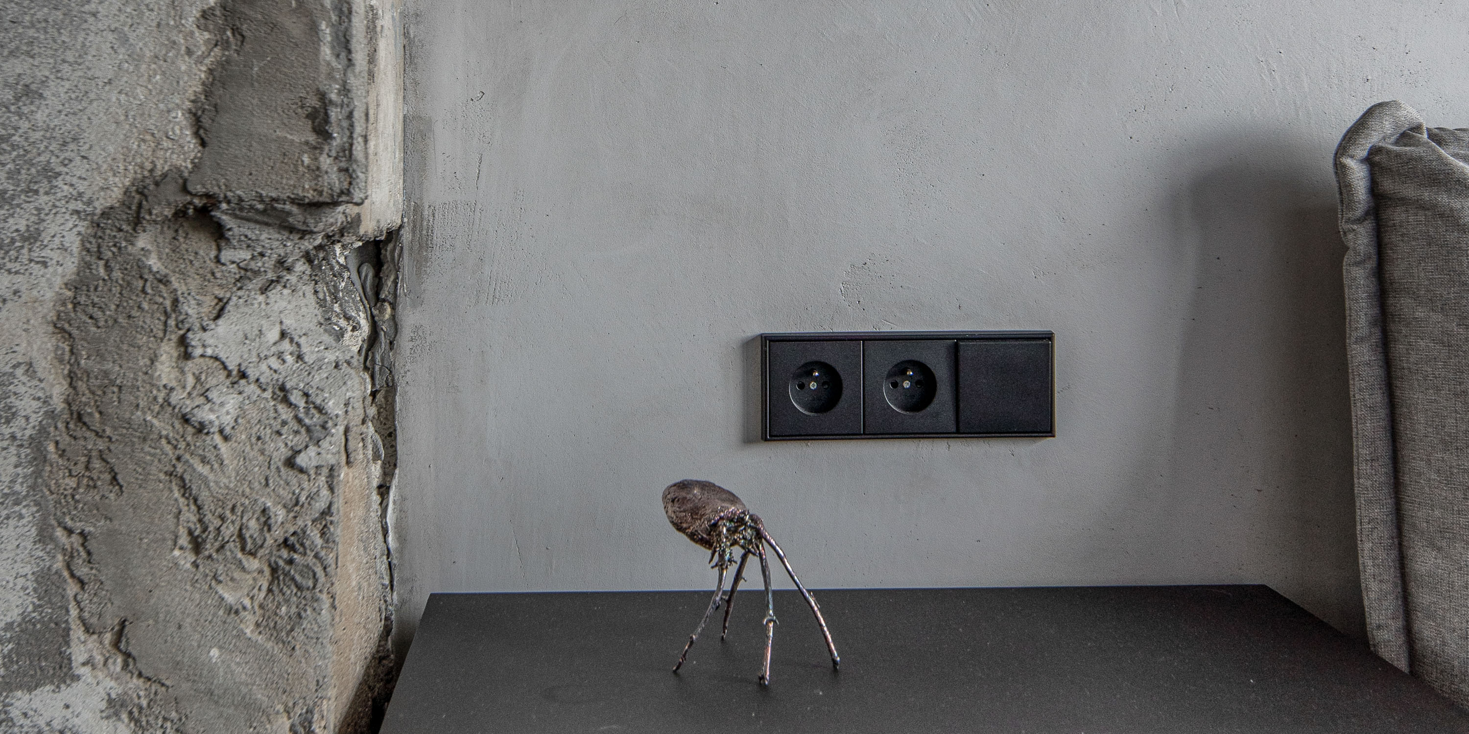 Image - (Gallery) Close-up of a raw concrete wall - 01