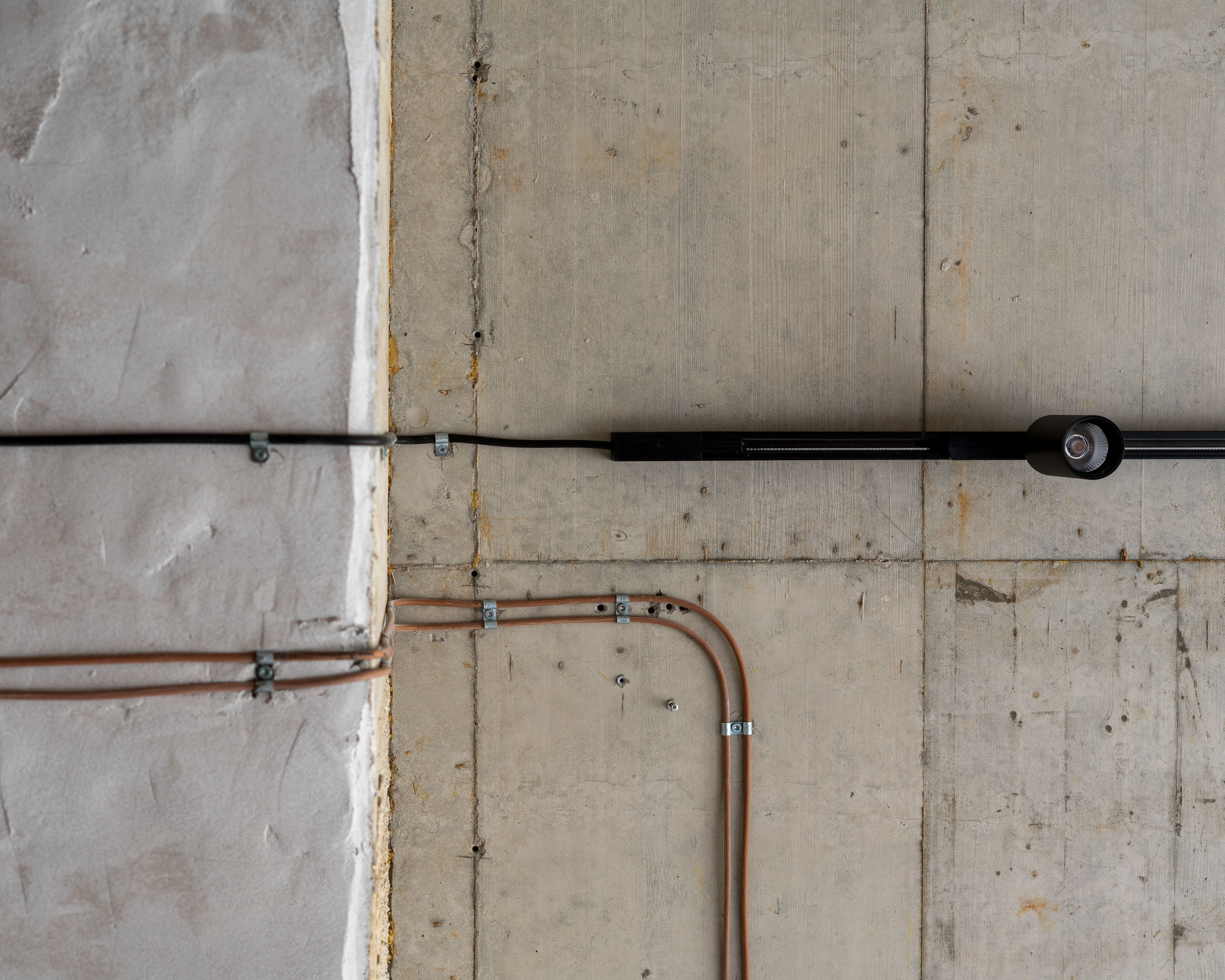 Image - (Gallery) Detail of the exposed concrete ceiling