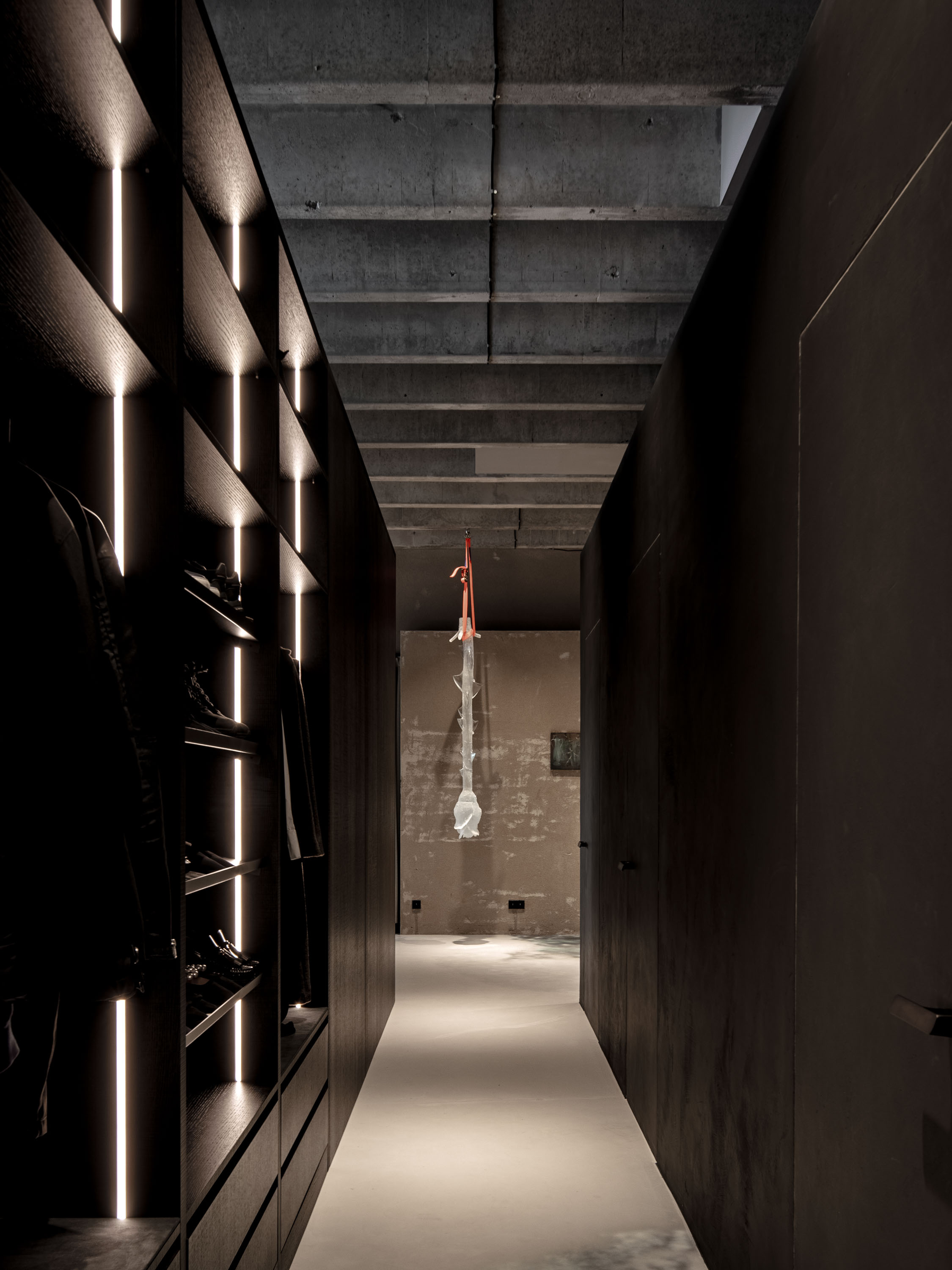 Image - (Gallery) View into the wardrobe corridor