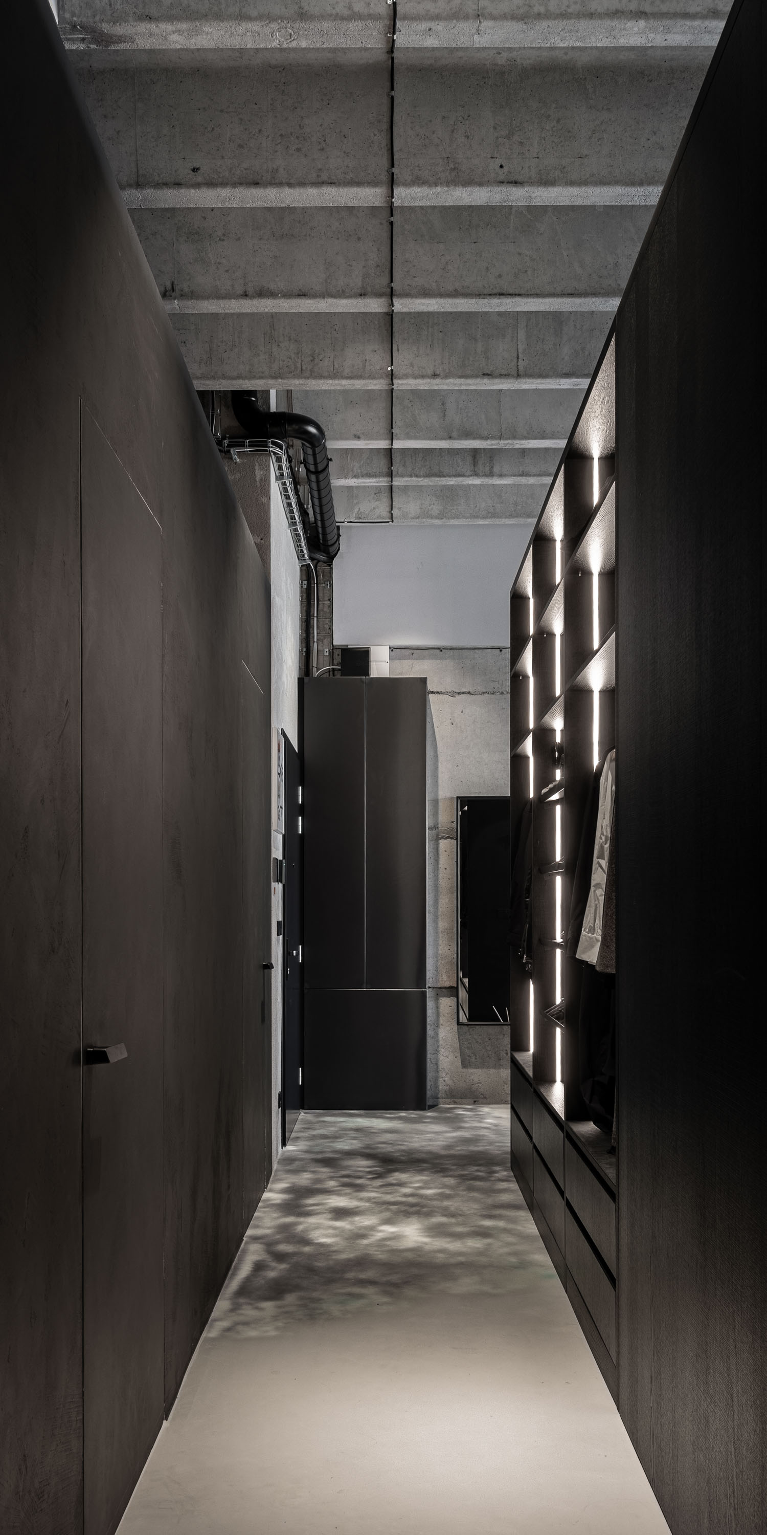 Image - (Gallery) View into the wardrobe corridor - 01