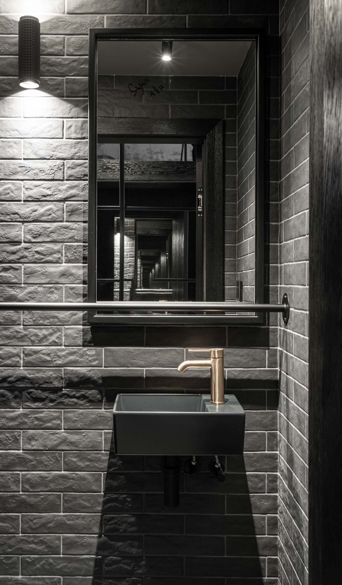 Image - (Gallery) black bathroom with golden faucets - 5