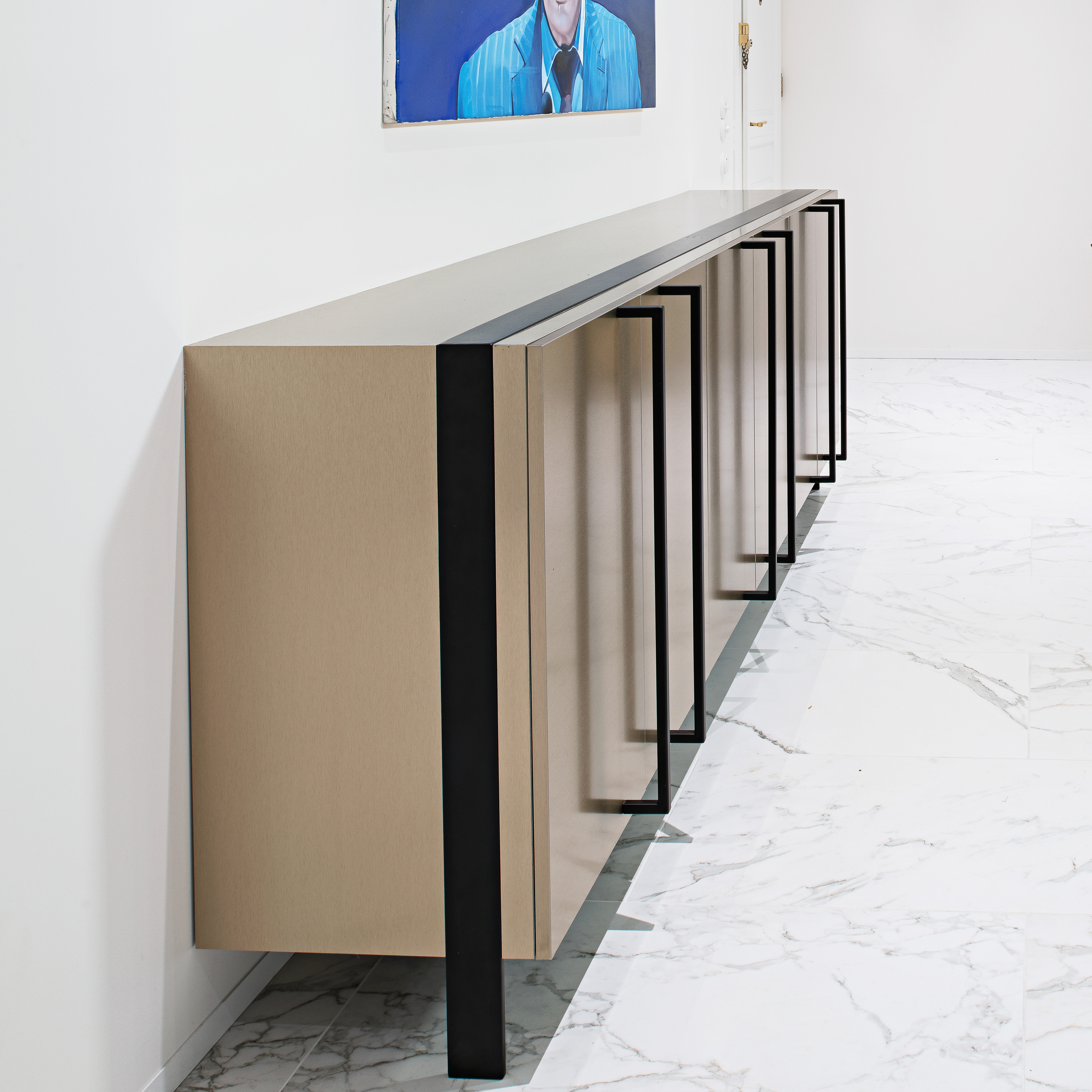 Image - (Gallery) Golden furniture