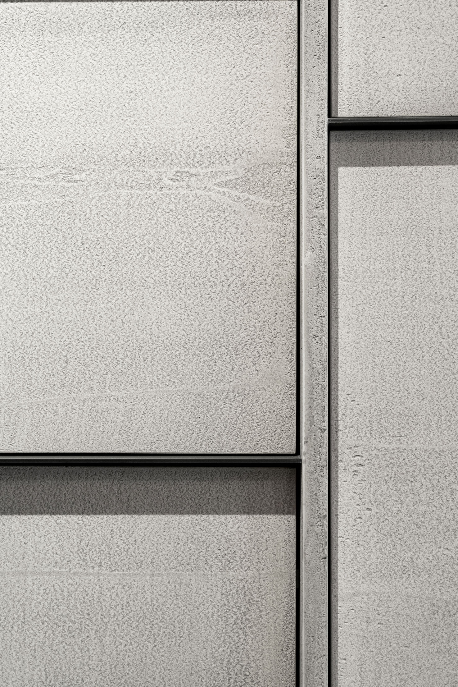 Obrázek - (Galerie) Detail knihovny ze světlého betonu - 01