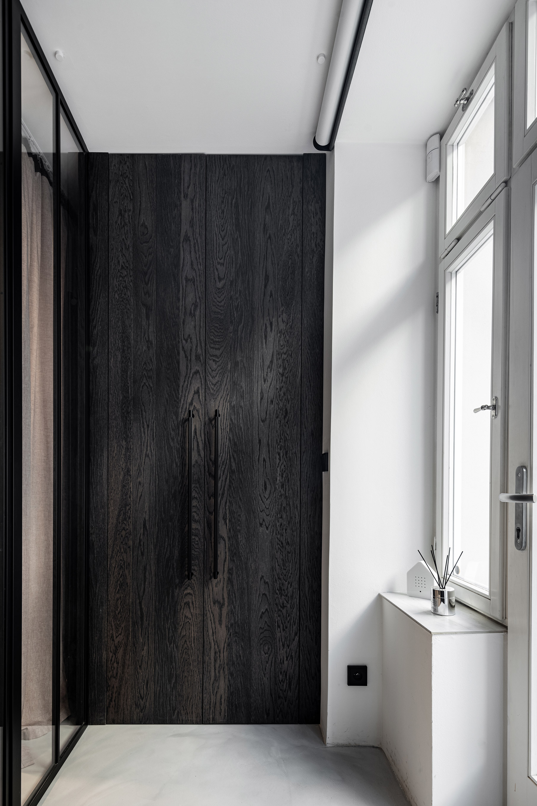 Image - (Gallery) Real estate office in a minimalist style - 06