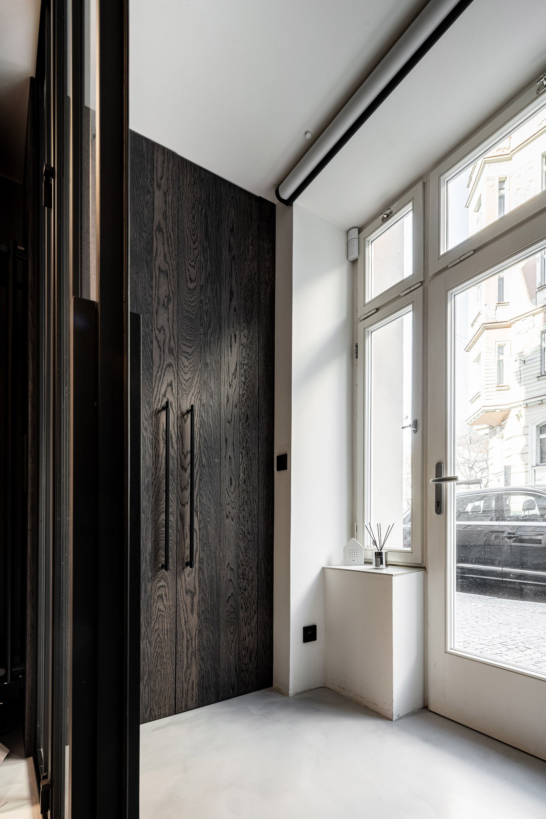 Obrázek - (Galerie) Realitní kancelář v minimalistickém stylu - 07