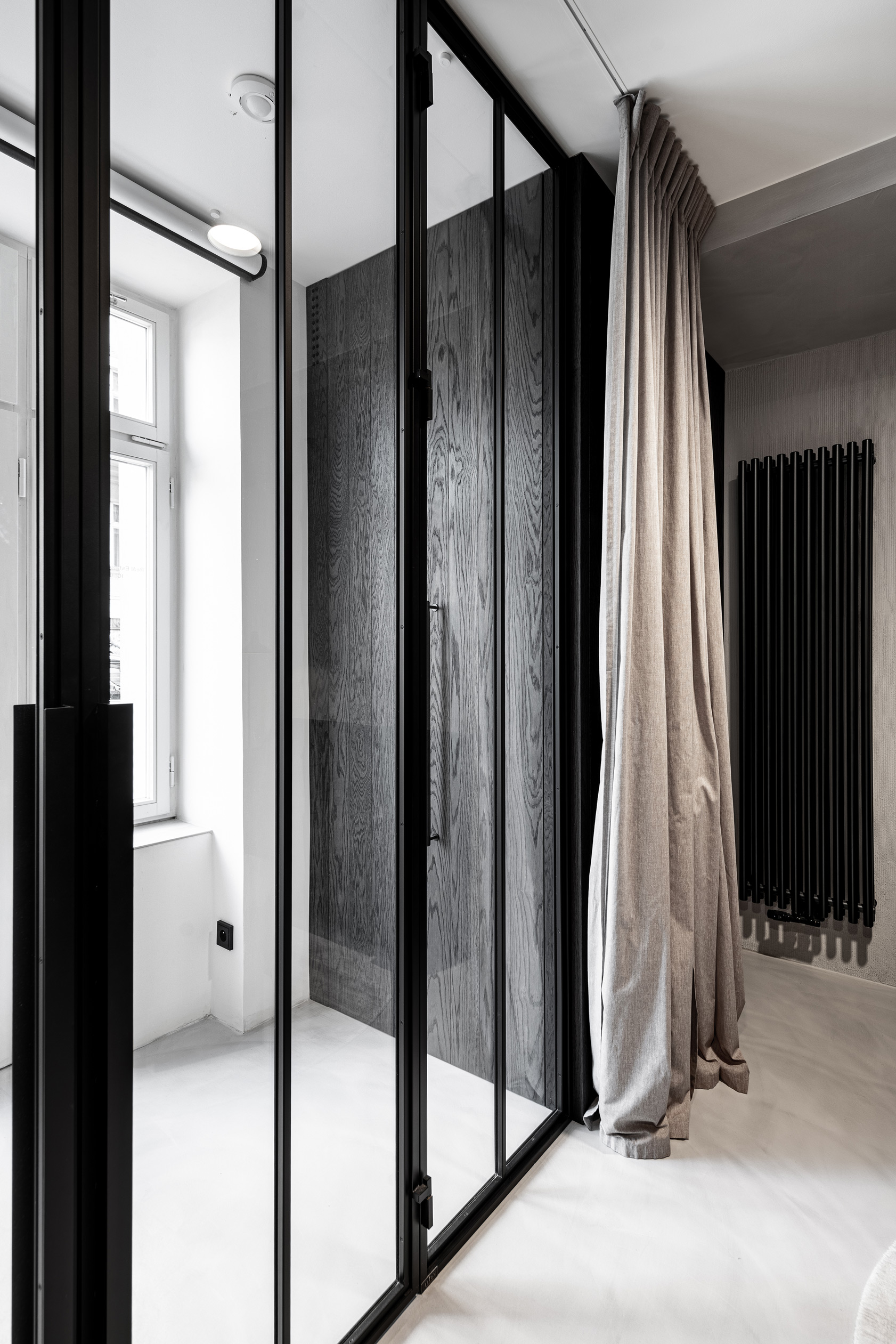 Obrázek - (Galerie) Realitní kancelář v minimalistickém stylu - 15